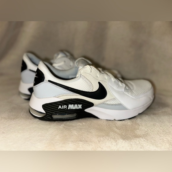 Nike men’s Air Max White and Black Athletic Shoes - size 10.5 - Picture 1 of 7